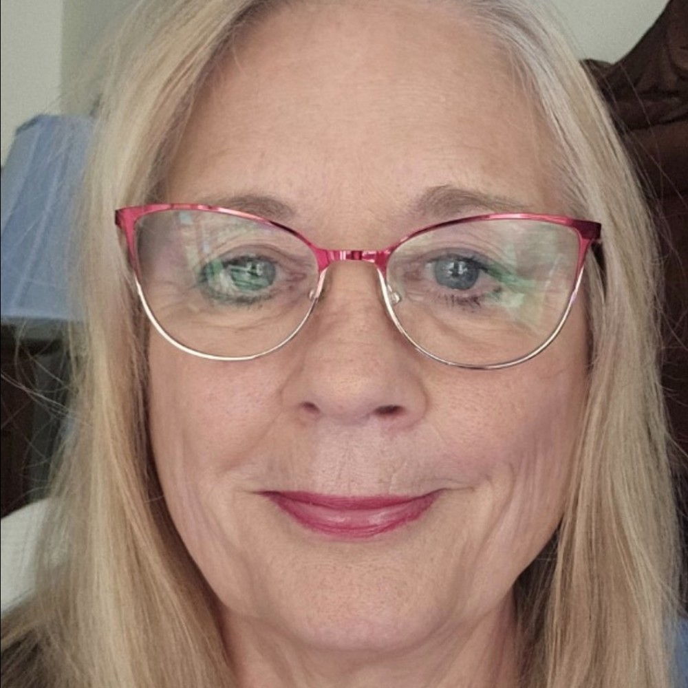 Meet your Posher, Niki